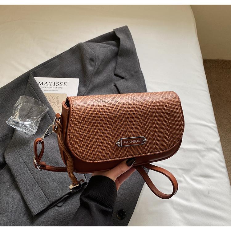 

Нишевая сумочка, женская новая наплечная сумка-мессенджер, высококлассная модная маленькая квадратная сумка, сумка подмышку. коричневый