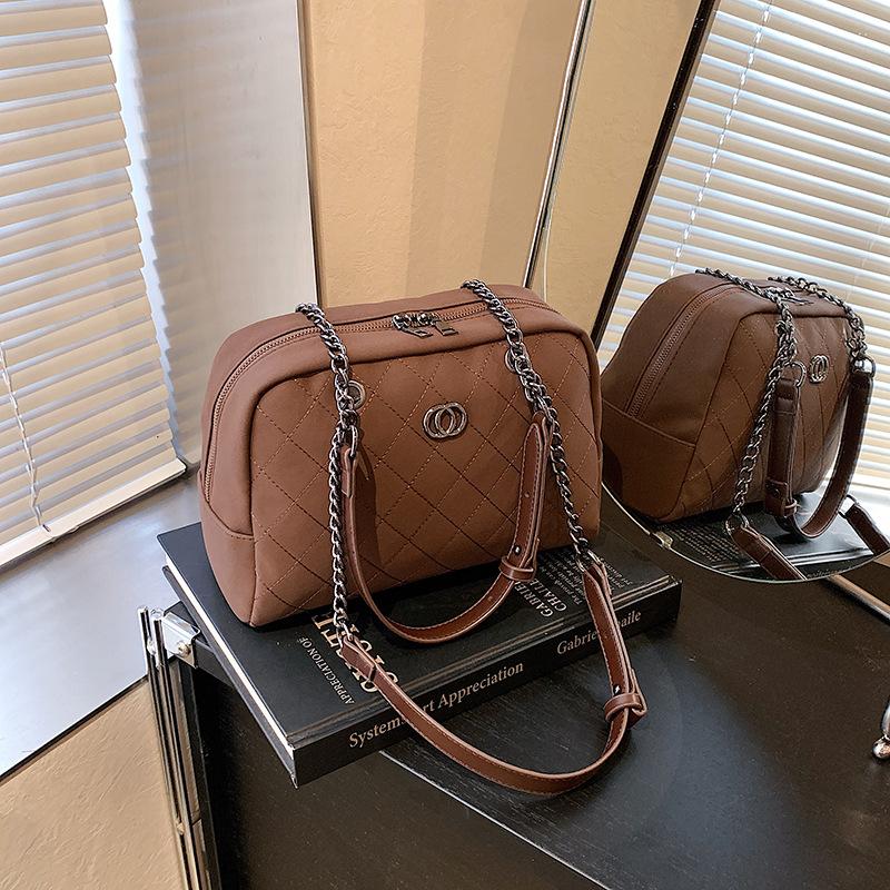 

New fashion portable shoulder crossbody diamond chain women s bag suede baseball bag