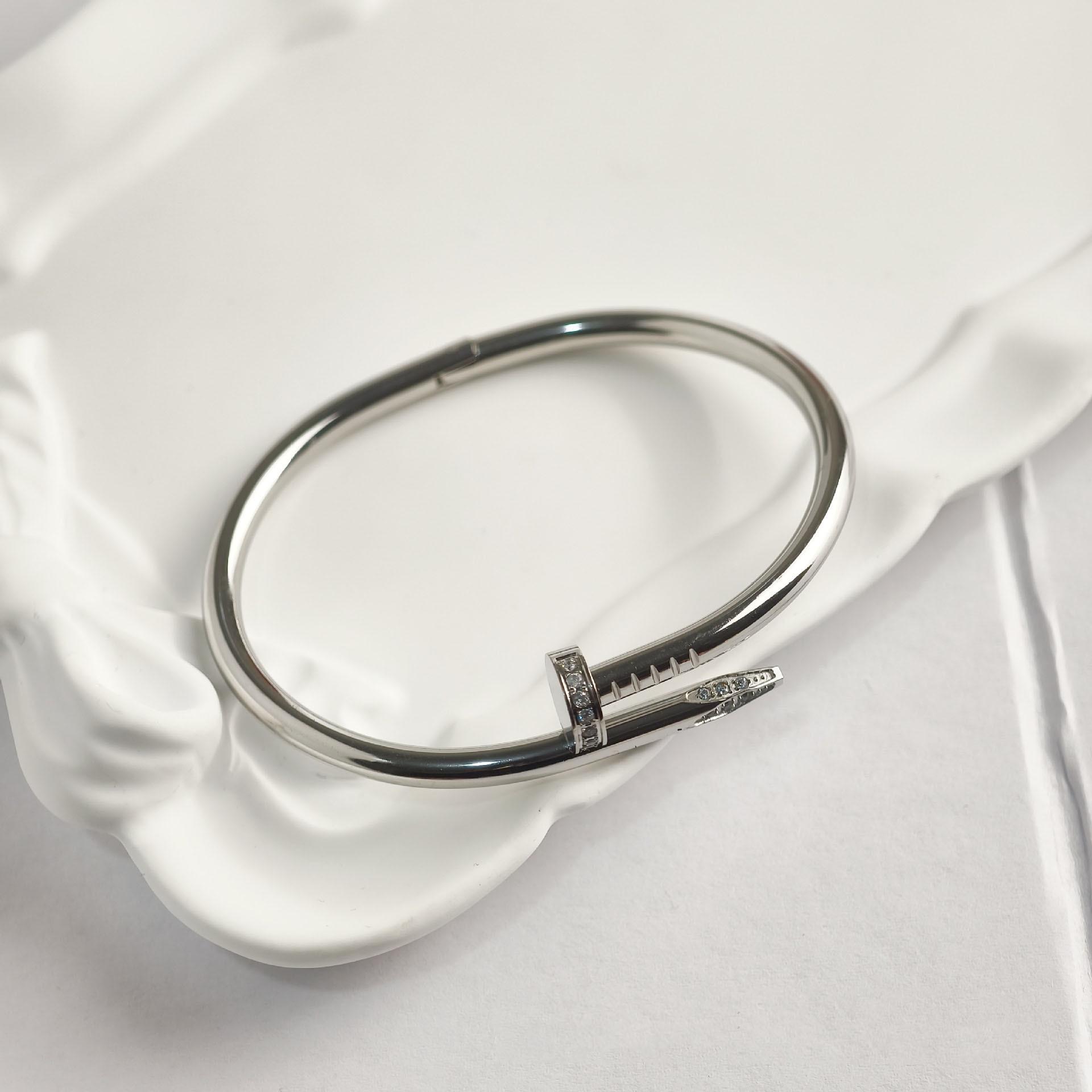 Non-Fading 18K Gold Titanium Steel Bracelet: Elegant Light Luxury Women s Jewelry 18K
