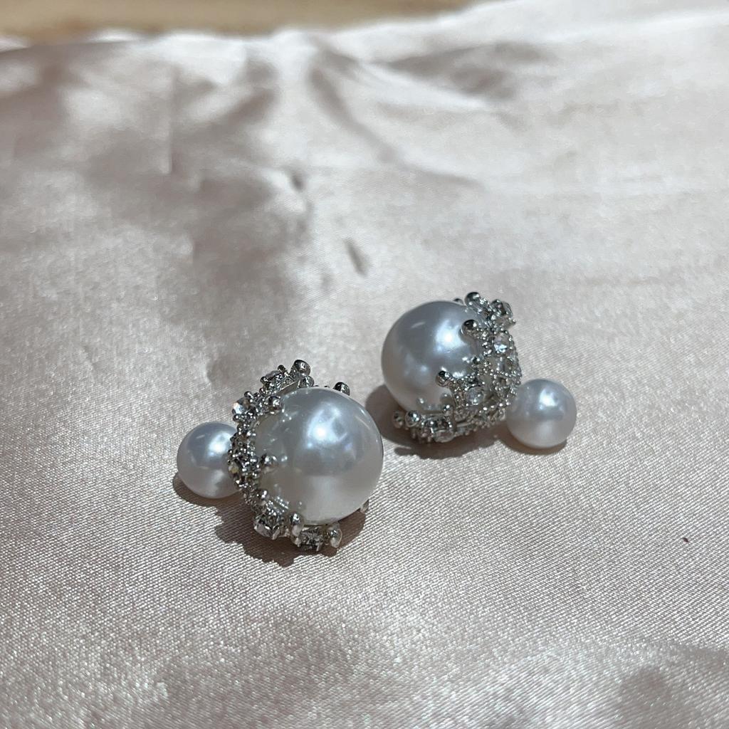 New Crown Bead Earrings with High Quality Light Luxury Earrings French Personalized Design Silver Needle Earrings
