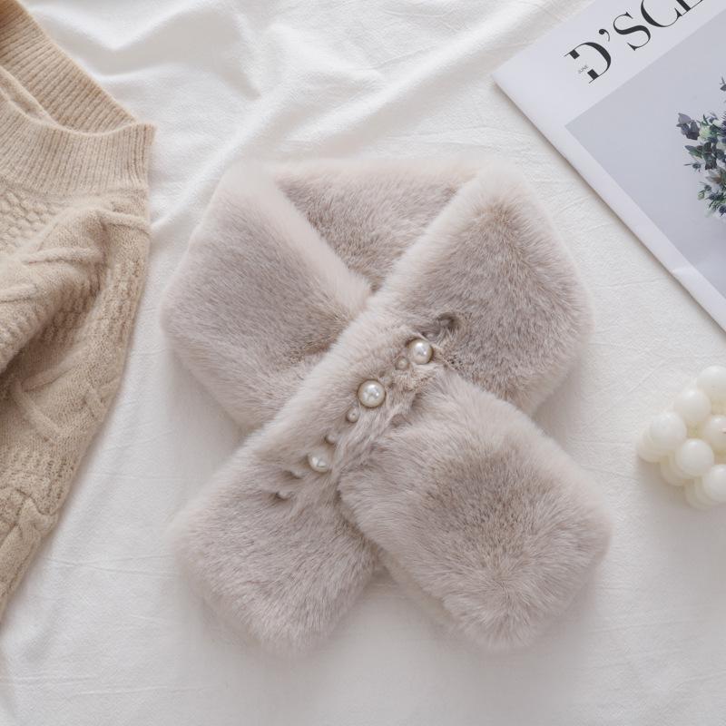 Stylish Women's Winter Scarf, Korean-Inspired, Faux Fur Collar, Otter Fur Look, Versatile and Warm.