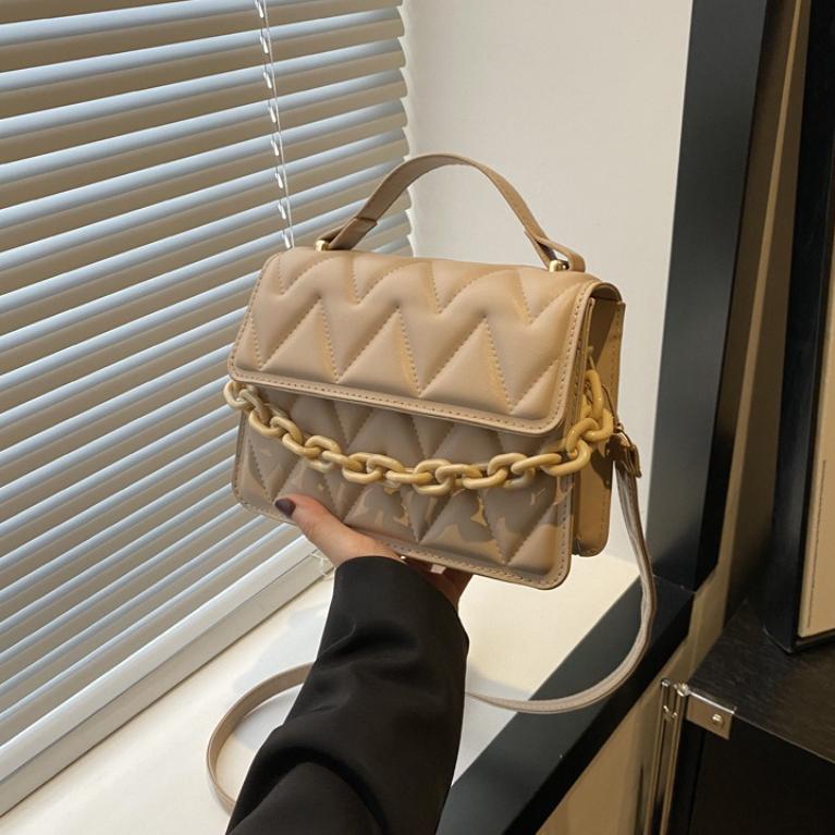 Women's Luxury Black Quilted Crossbody Bag with Chunky Chain Fashion Mini Flap Purse for Daily Party Shoulder Bag
