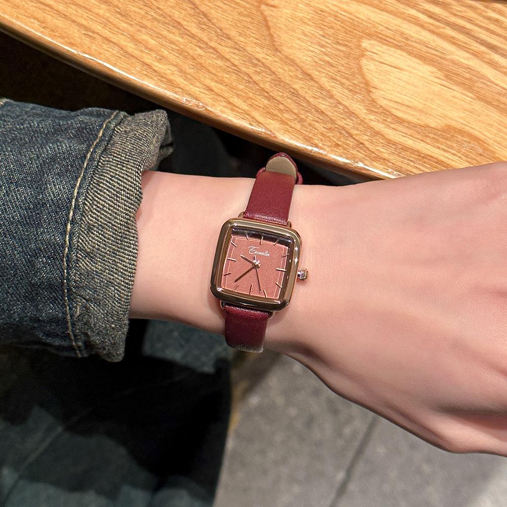 New Classic Ladies Small Square Watch Light Luxury Simple Belt Watch Daily Commuting Temperament Quartz Watch for Women