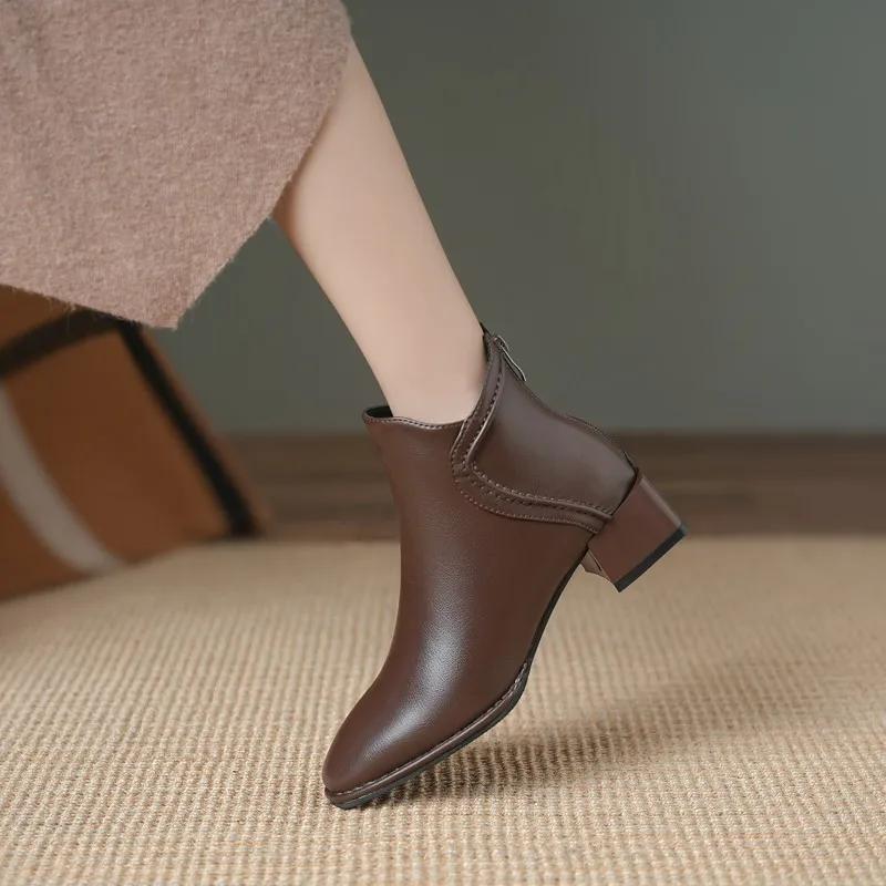Retro pointed thick heel short boots for women, new English style and plush warm Chelsea boots for autumn and winter 2024