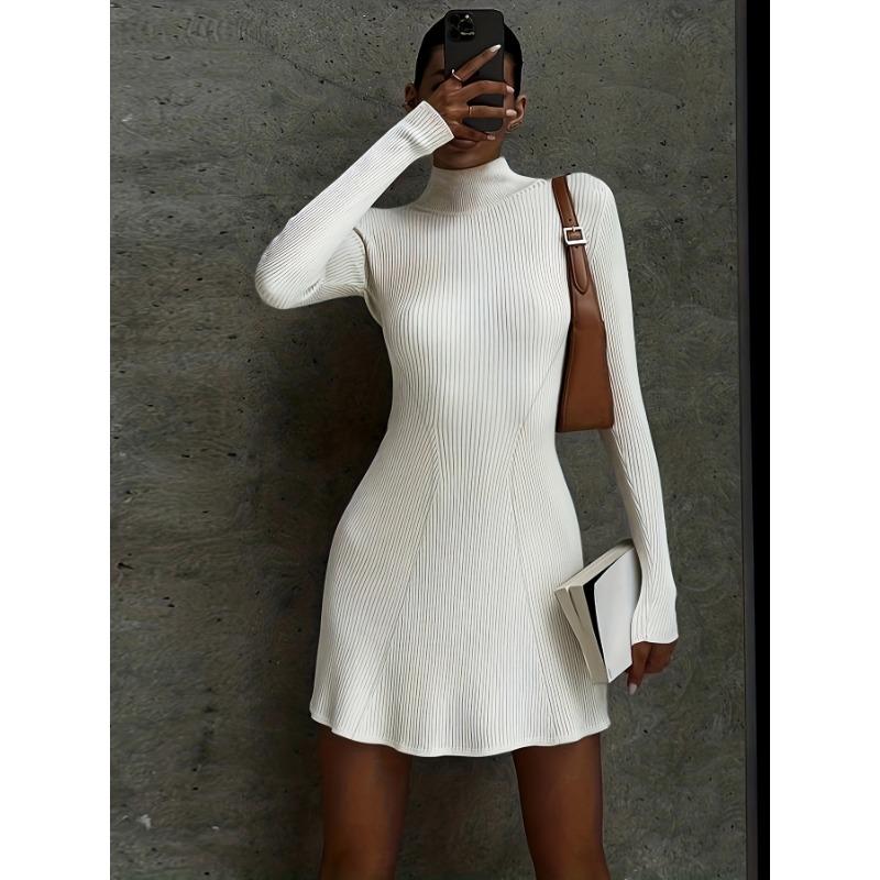 

Весенние и осенние женские платья. Вязаное платье в полоску с длинным рукавом и полувысоким воротником. S белый