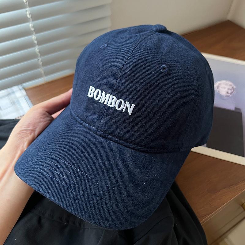 Baseballkappe im koreanischen Stil mit vielseitiger Buchstabenstickerei für Herren, zum Reisen auf der Straße, zur Gesichtsformmodifikation, Sonnenschutz, um ein kleines Gesicht zu zeigen