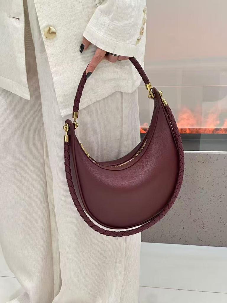 European & American Trend: Genuine Leather Women's Half-Moon Underarm Bag - Exquisite, Relaxed Casual Woven Handbag