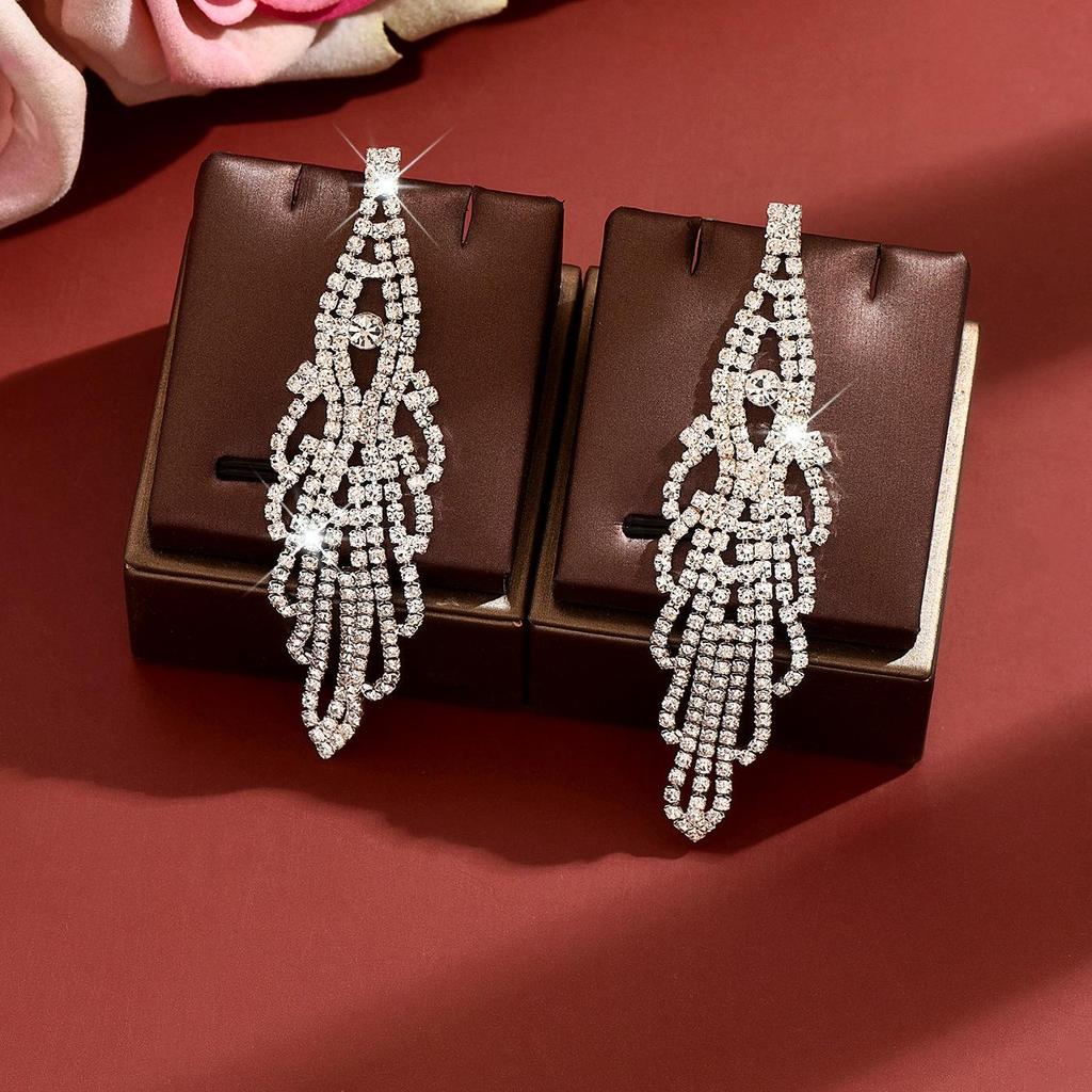 High-End Eco-Friendly Rhinestone Geometric Tassel Earrings for Women – Ultra-Shiny Long Dangles for Parties and Banquets.