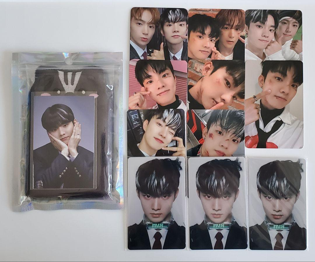 

[Б/У] Холдер для торговых карточек The Boyz Maverick Cue Q