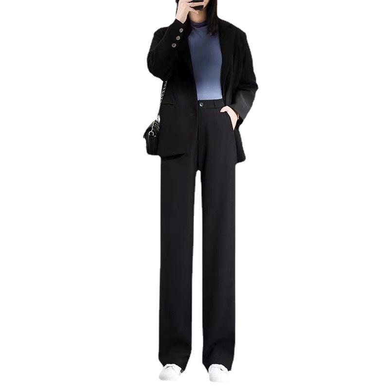 Spodnie damskie garniturowe w kolorze czarnym z wysokim stanem i szerokimi nogawkami na wiosnę i jesień 2023.