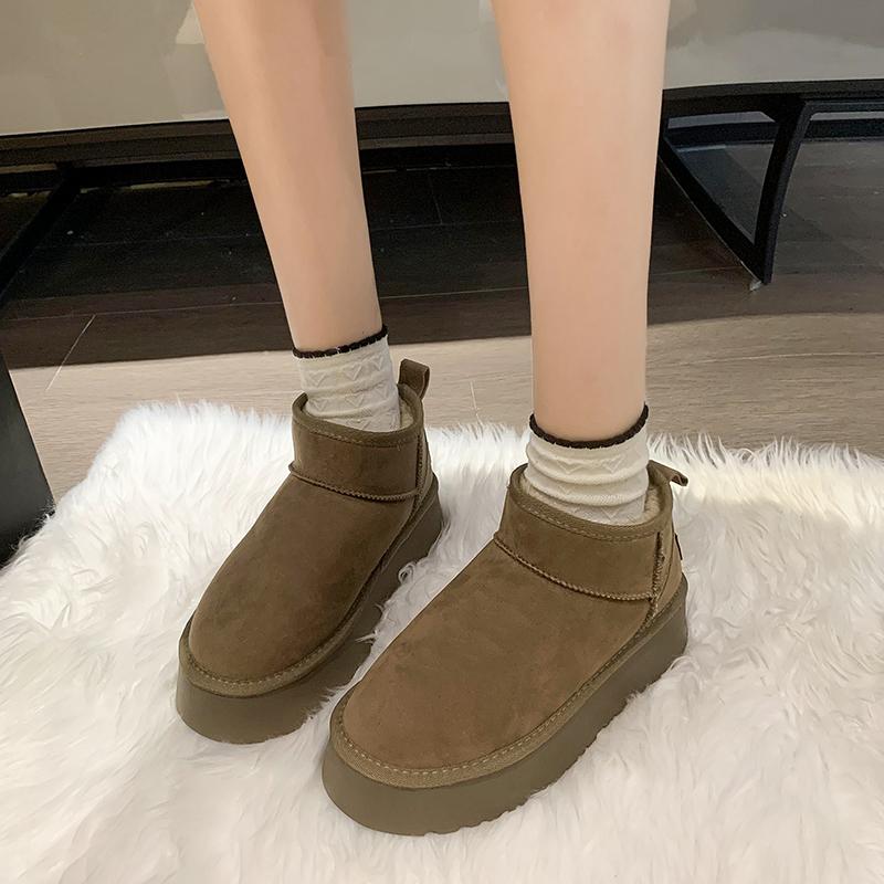 Модные новые повседневные удобные женские ботинки зимние теплые короткие плюшевые 2024 — фото 5