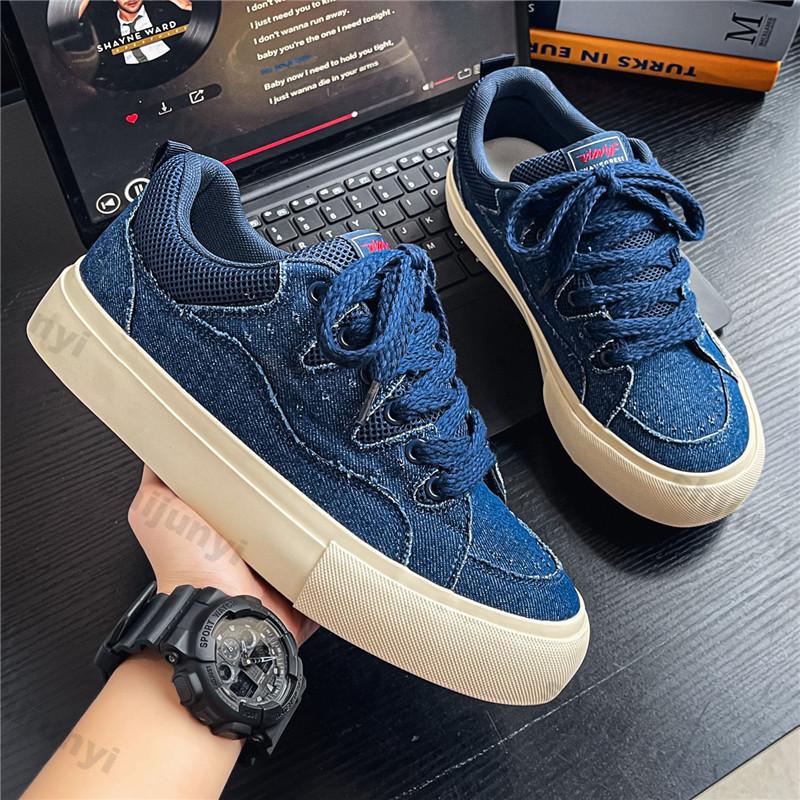 Men White Sneakers 2026 Spring Autumn New Fashion Cross Tied Non Slip Running Shoes Comfortable Breathable Outdoor Casual Flats