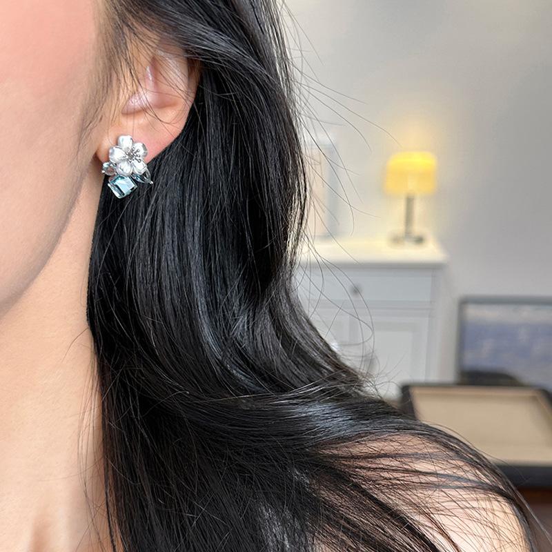 Cubic zircon flower ear hook simple temperament versatile stud earrings niche light luxury high-end earrings women