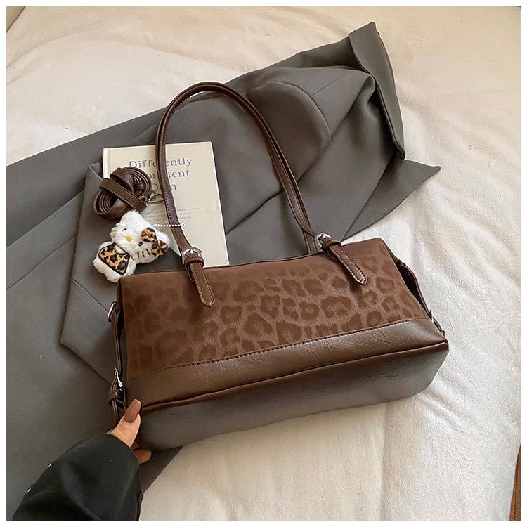 Simple and Large-capacity Underarm Bags, Autumn New Trends, Simple Messenger Bags, Fashionable Commuter Shoulder Bags