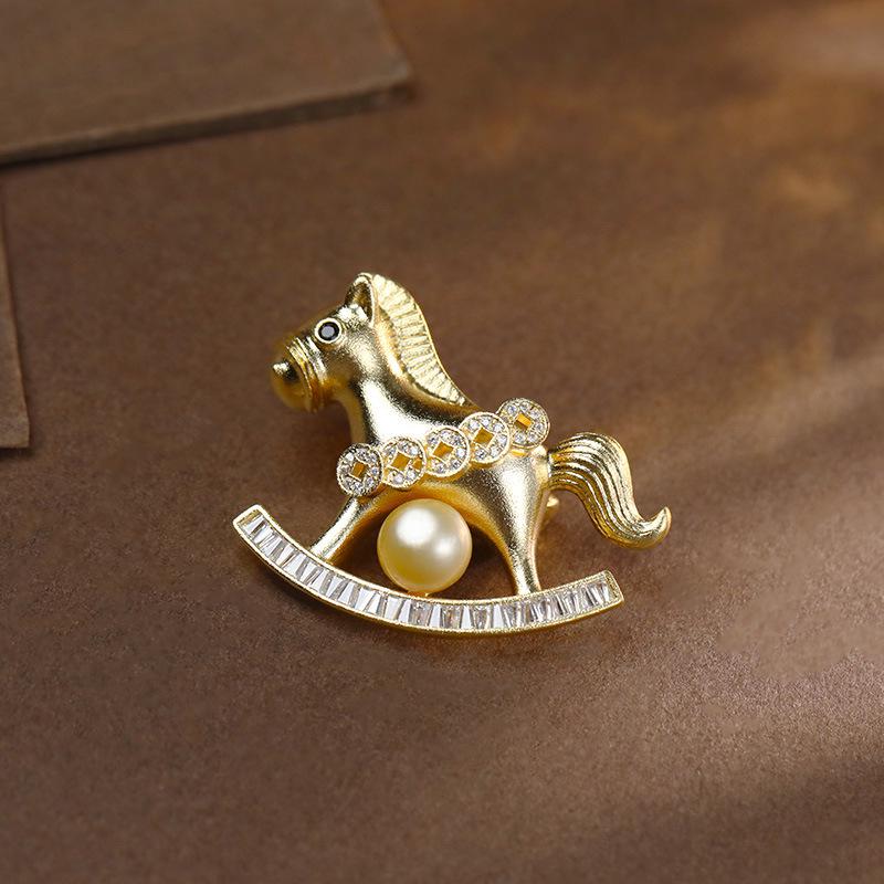 Little Wooden Horse Freshwater Pearl Brooch - Sweet Corsage for Simple Cardigans