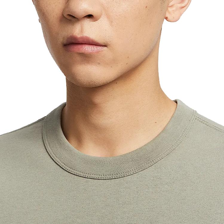 Nike Îmbrăcăminte sport Swoosh Premium Esențiale Modă Minimalistă Versatil Clasic Buzunar Mânecă Scurtă Tricou Topuri Bărbați Verde-Militar Deschis DQ9296-320