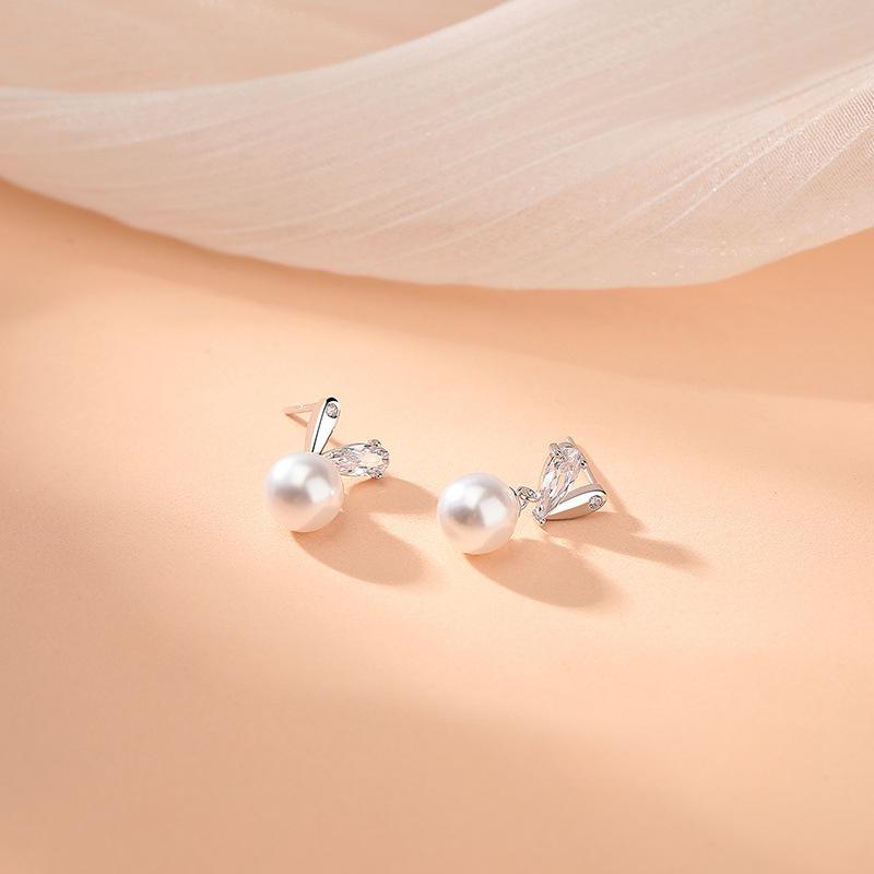 Exquisite Love Pearl Earrings for Women with High-end Design New Earrings