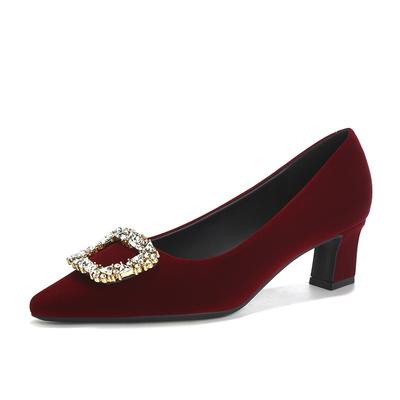 Hoher Design-Sinn Strass-Quadrat-Schnalle Kaschmir Quadratische Spitze Temperament High Heels Damen Dicke Ferse Einzelne Schuhe Rot