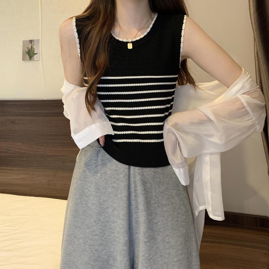 Französische gestreifte Strickweste für Damen im Sommer Dünnes Eisseiden-Ärmelloses Camisole mit Innenfutter T-Shirt-Top und trendige Oberbekleidung