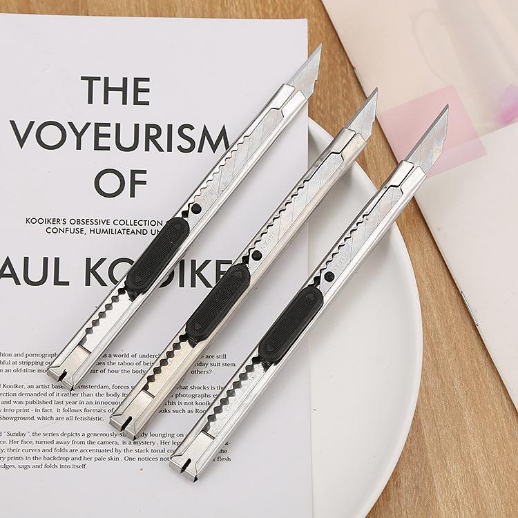 1 Stück Edelstahl Einziehbares Universalmesser Tragbar 9mm Abbrechklingen Bastelmesser Kartonschneider Perfekt zum Schneiden zu Hause