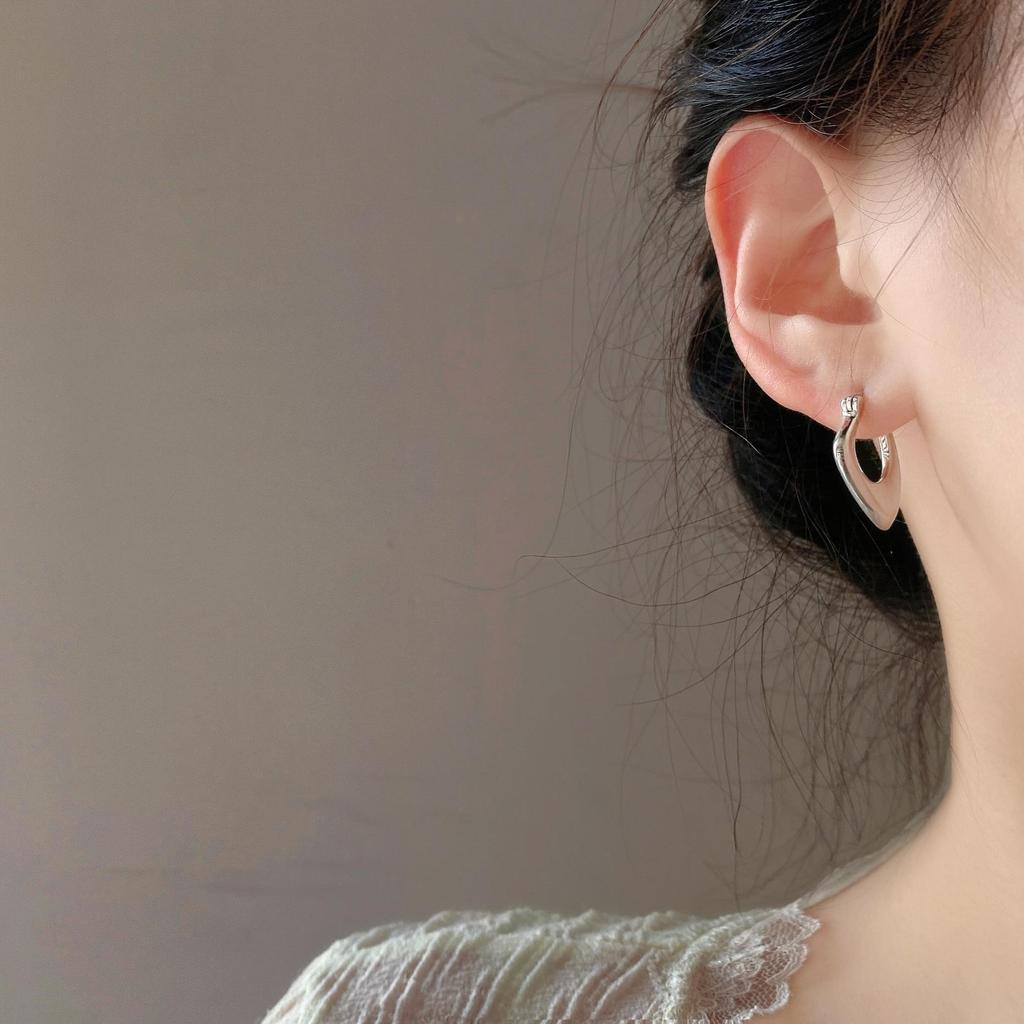 2023 Trendige Koreanische Minimalistische Geometrische Metall Ohrklemmen für Frauen