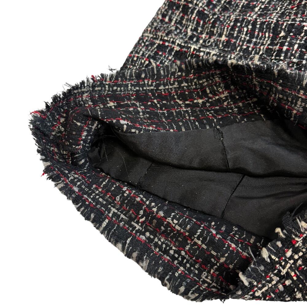 Chanel P26002V16324 Długość do kolan spódnica tweedowa z guzikiem z logo COCO czarny tweed Używana