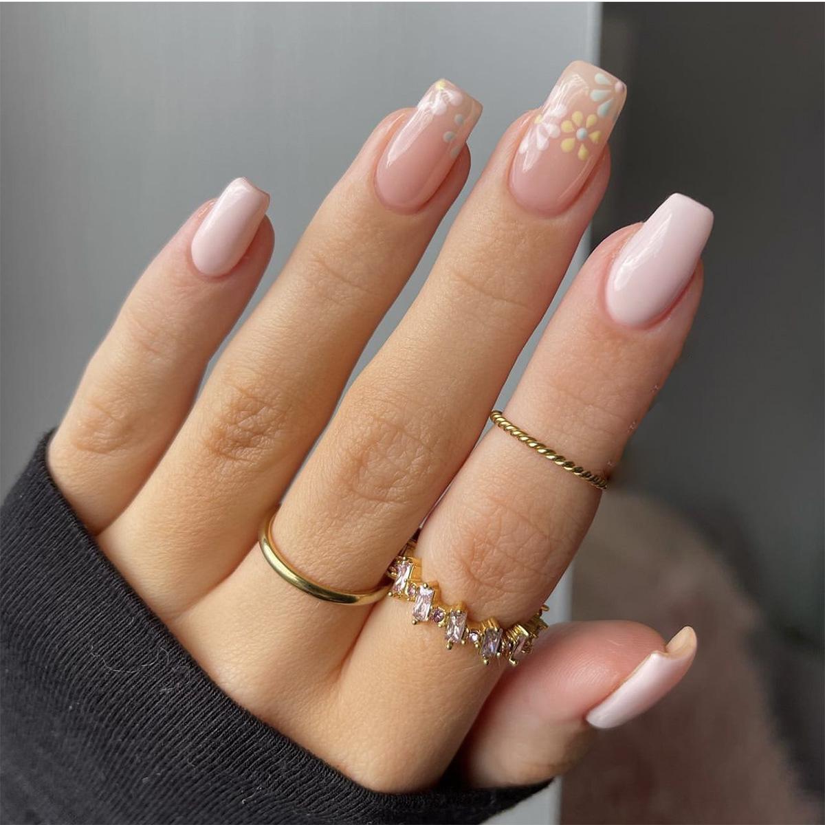 

Wearable Pink Nail Stickers with Three-Color Floral Design - Short False Nail Tips Glue Kit