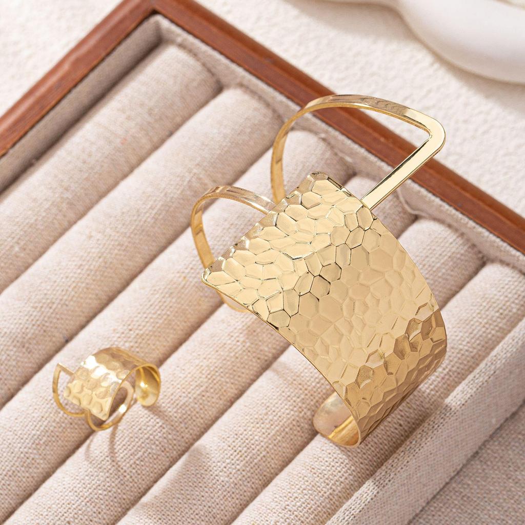Trendy Geometric Gold Bracelet and Ring Set: Fashionable European and American Nouveau Riche Design
