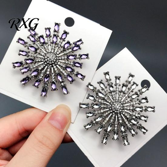 Three-dimensional Brooch Rhinestone Radial Flower Pin, Decorative Zinc Alloy Lapel Sweater Women Metal Cardigan Coat Suits Clothing Accessories,