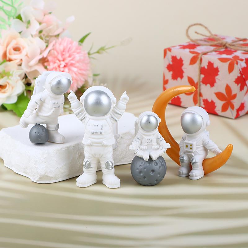 3/4Pcs Astronaut Figure Statue Figurine Spaceman Sculpture Educational Toy Desktop Home Decor Astronaut Model For Kids Gift
