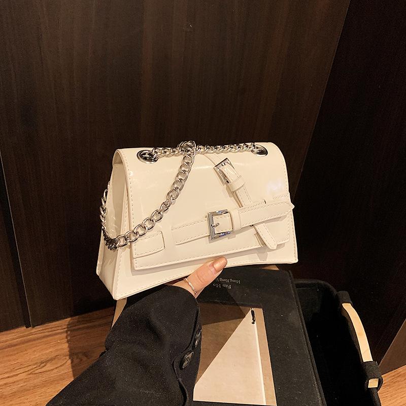 

Новая сумка женская модная трендовая сумка-мессенджер весенне-летняя для поездок на работу, универсальная на плечо, маленькая квадратная сумка белый