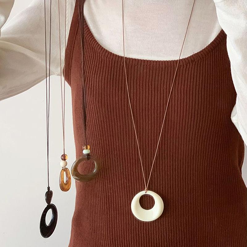 Brown Circle Woven Rope Necklace Women'S Minimalist  Cold Tone Vintage Style Resin Material Necklace Accessory