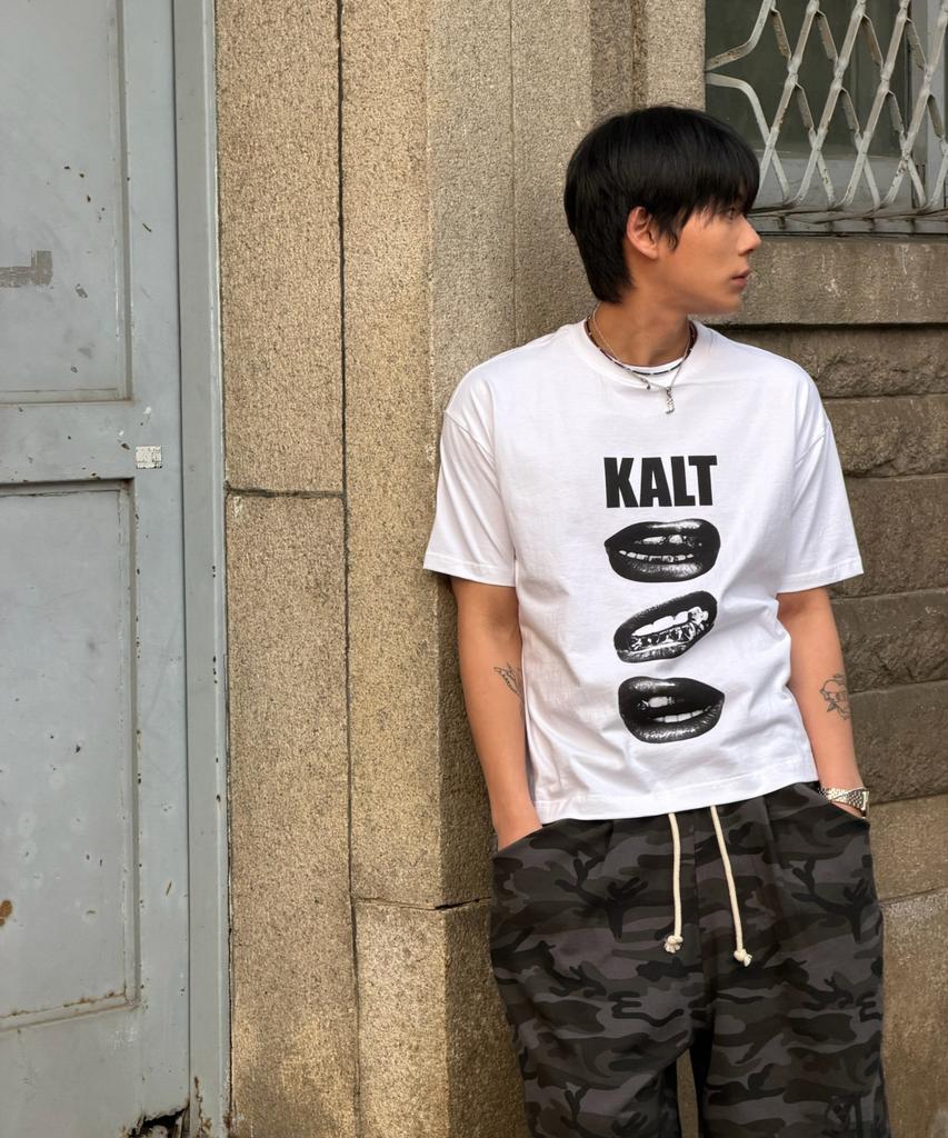 AMOU Kalt Lips Half T-Shirts White