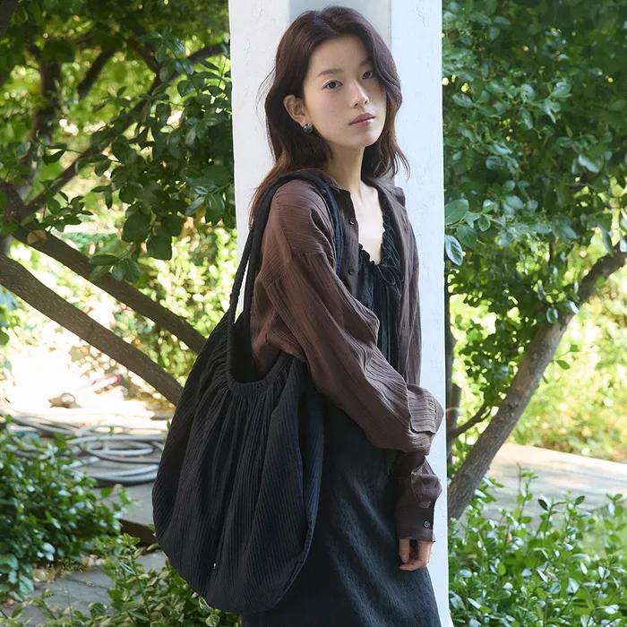 [Worn by Kyung-eun] Big Pleats Pot Bag - 2 Colors
