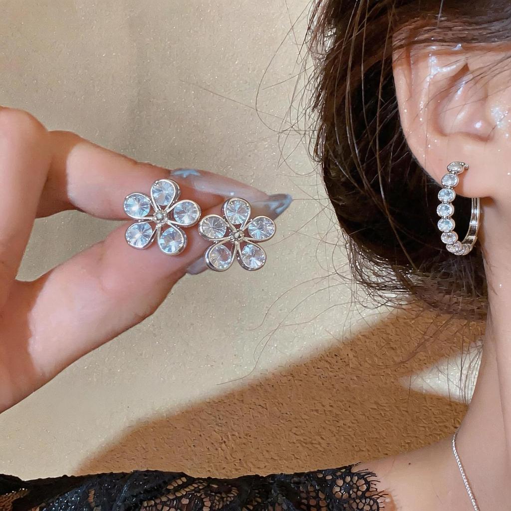 Silver Needle Zirconia Flower Stud Earrings: Elegant, Personalized, and Versatile Light Luxury Fashion Accessories
