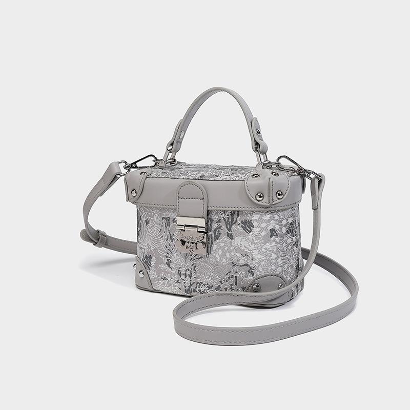 

Niche design high-quality bucket women s 2024 new Chinese embroidery box fashionable portable messenger bag