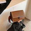 Stilvolle und einfache kleine quadratische Tasche mit breitem Schultergurt, Retro-Trend, Klappverschluss, vielseitiger Trend, diagonale Spannweite, einzelne Schultertasche für Damen