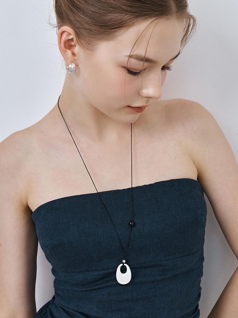 Hei [Sv925] Bottle Cap Pendant String Necklace (Black/White)
