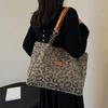 Women Leopard Print Casual Tote Handbag Large Capacity Stylish Shoulder Purse Zipper Closure Simple Commuting Bag Chic Hobo Bag