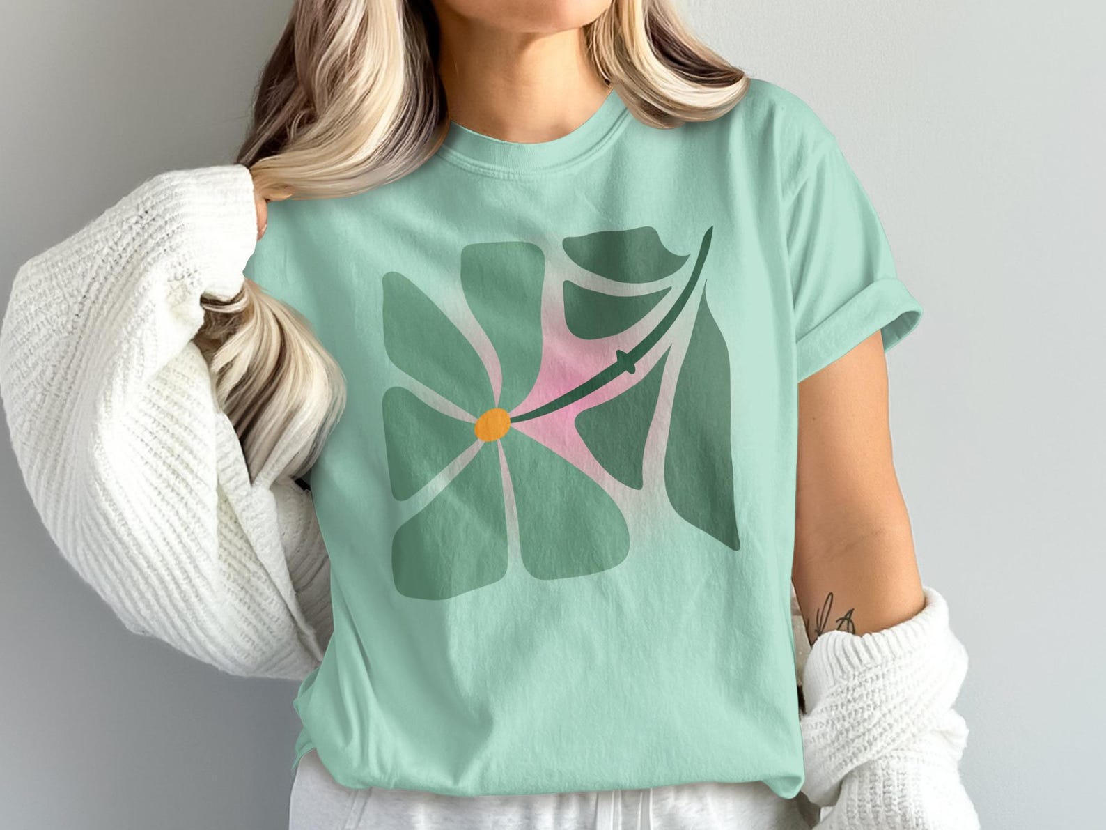 Boho Floral T-Shirt | Abstract Daisy Graphic Top for Women S