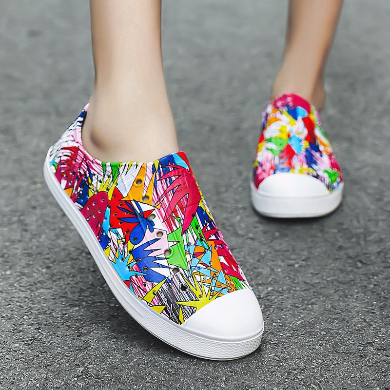 

WNC native hole shoes couple summer new graffiti breathable waterproof men s and women s casual beach sandals spot 37