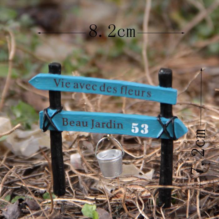 Resin Cartoon Desk Topper Creative Office Blue Road Sign Water Bucket Miniature Decor For Photography Props
