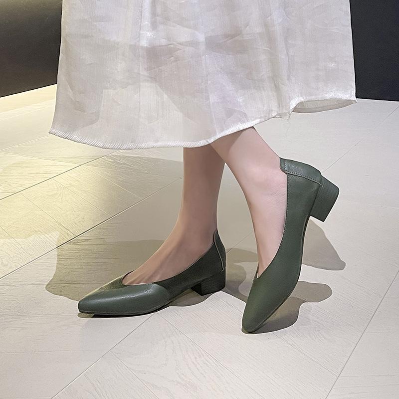 Leather grandma shoes thick heel pointed single shoes women's middle heel 2025 new spring and autumn versatile soft leather shallow mouth high heels