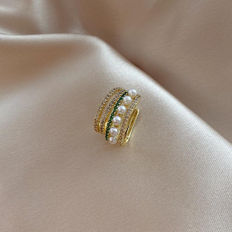 

Green Decoration Fashionable Paired White Pearl Ear Clips For Highend Women