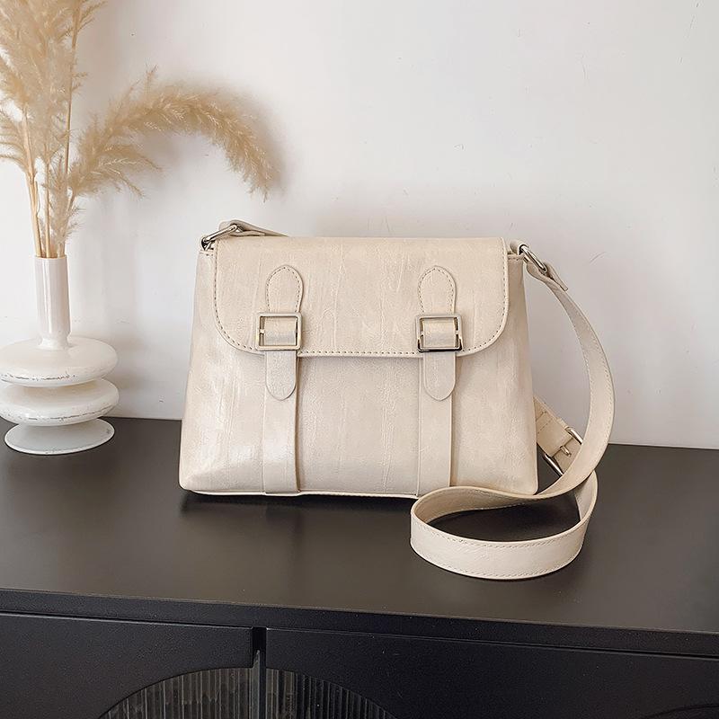 Retro simple women's messenger bag autumn and winter new large-capacity fashionable commuter shoulder bag