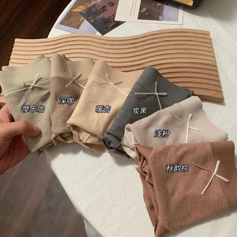 New medium and high waist abraded threaded pure cotton underwear with buttocks and no buttocks. Girls' triangle shorts autumn and winter