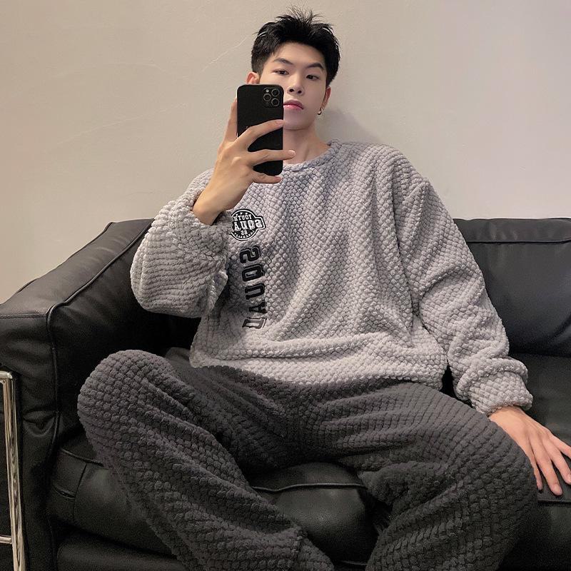 Pánská pyžamová souprava s dlouhým rukávem z korálového fleecu - Hřejivá, silná, žakárový design, vhodná pro domácí nebo venkovní nošení na podzim a v zimě.