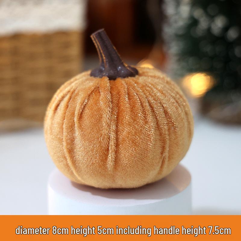 Barevné látkové dýňové ozdoby pro Svátek sklizně a Den díkůvzdání