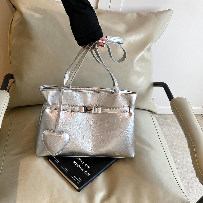 Large-capacity women's commuter bag, new spring and autumn fashion texture tote bag, simple shoulder bag