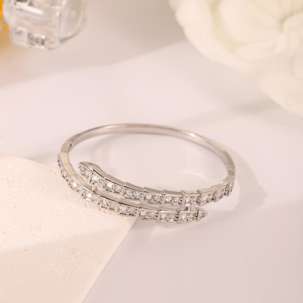 2026 Rope Knot Bracelet Women's Snap-on Full Diamond Kink Bracelet Copper Plated 18K Light Luxury Temperament High-end Hand Jewelry